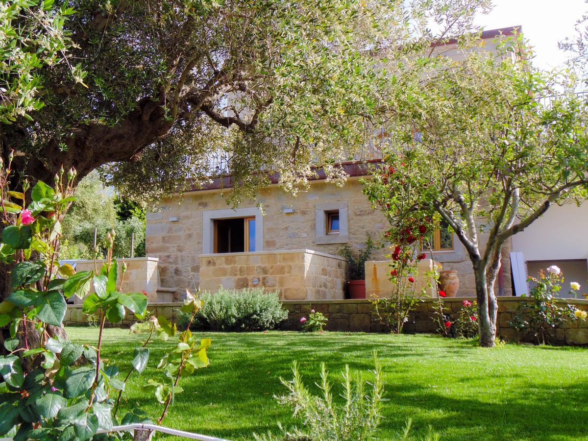 Alimunera Naso Exterior photo