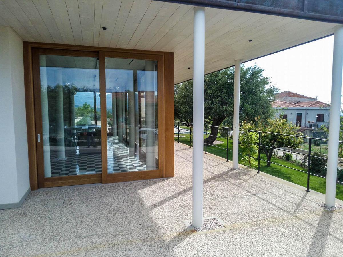 Alimunera Naso Exterior photo